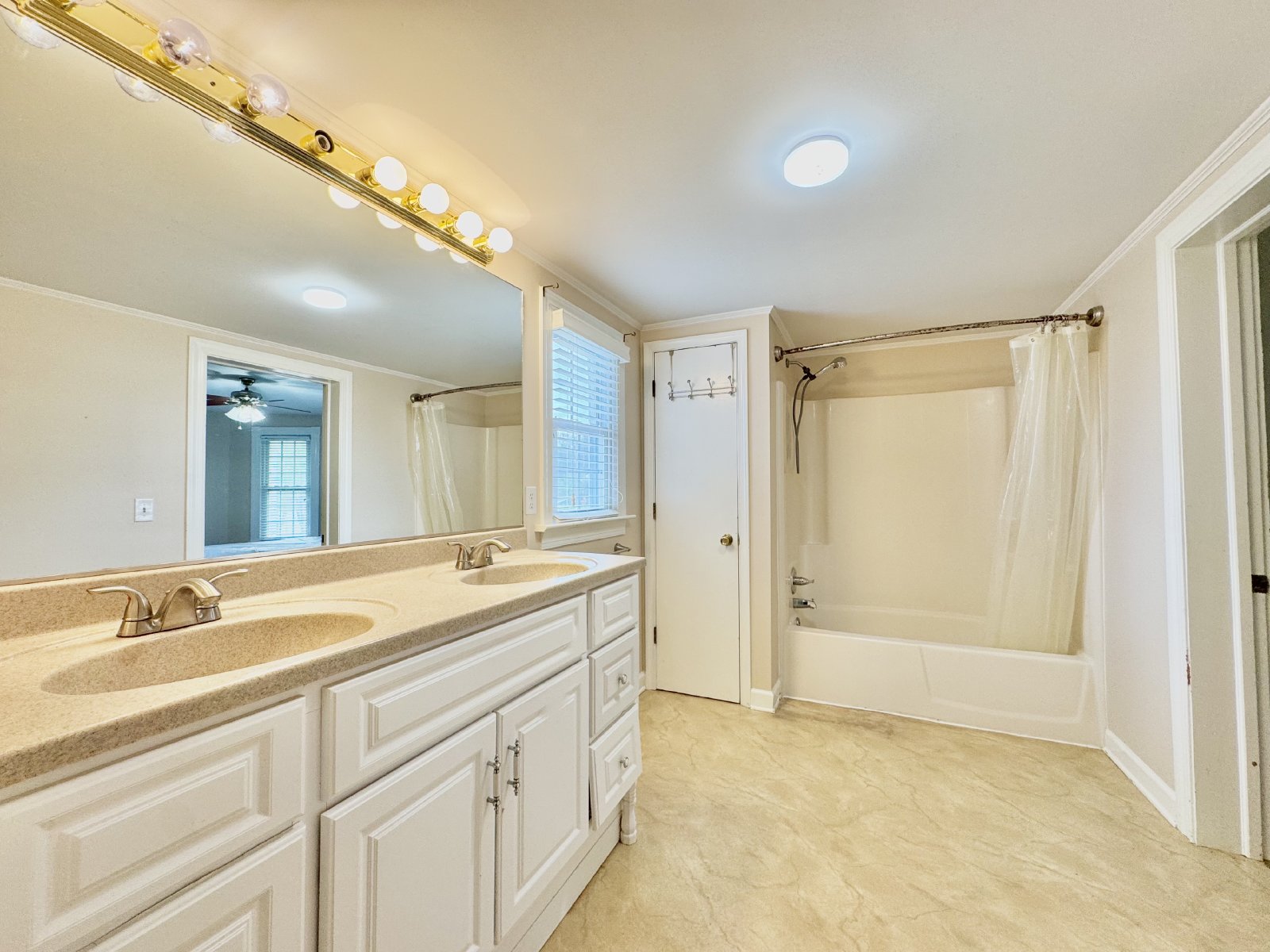 Country Living property image