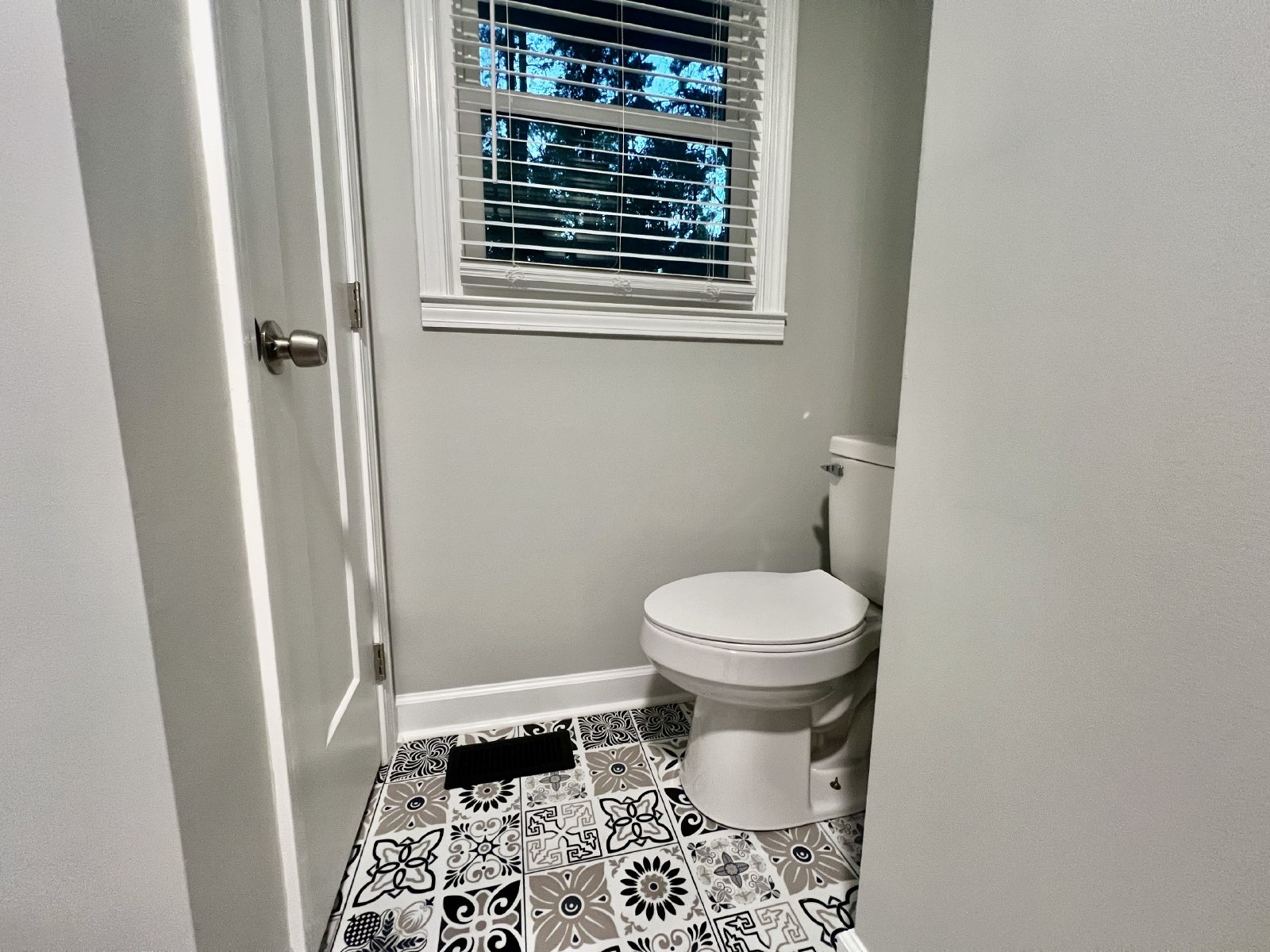 Lovely 3 Bedroom / 2 Bathroom Renovated Ranch Home for Rent property image