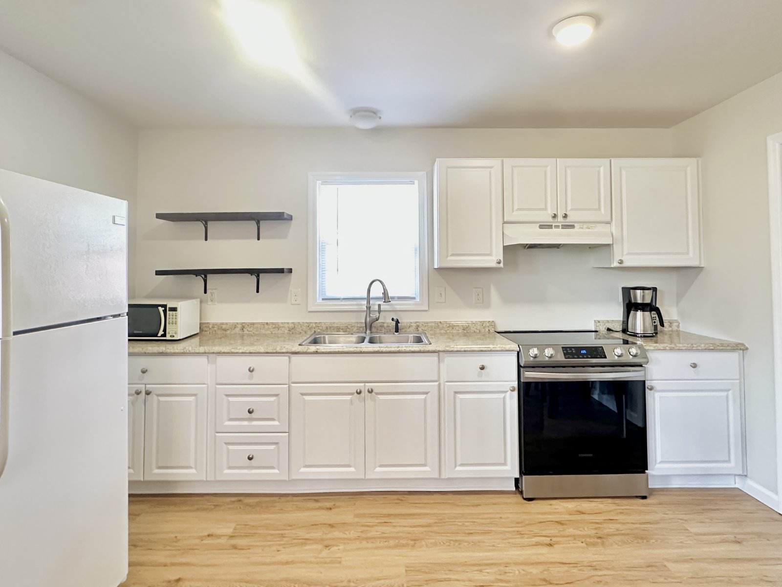 Fully Furnished Studio just off Highway 58 property image