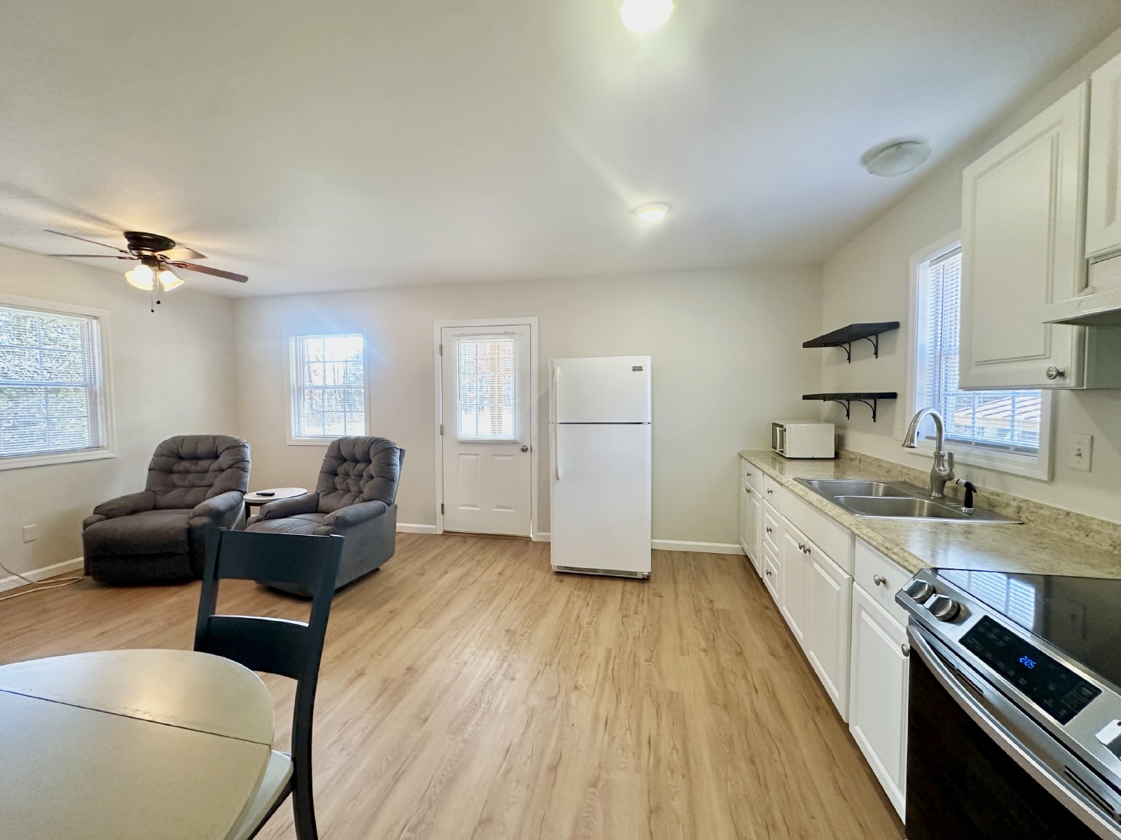 Fully Furnished Studio just off Highway 58 property image