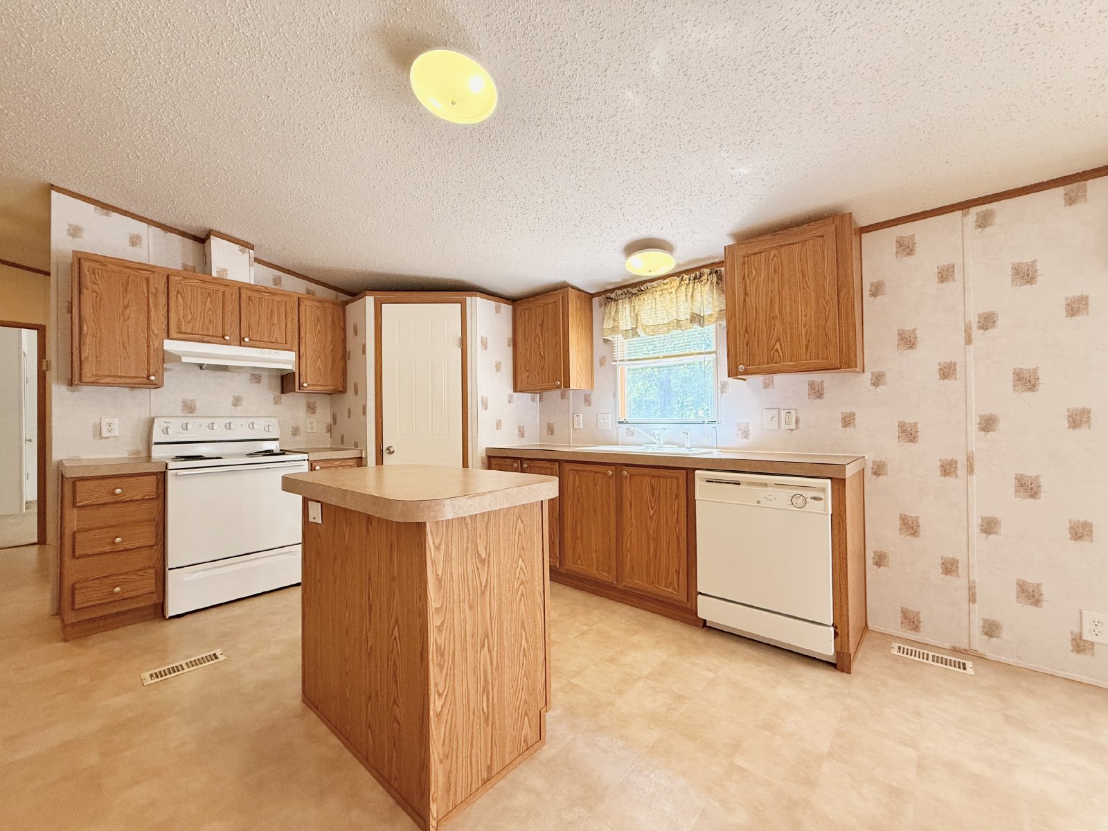 The Home You’ve Been Searching For! property image