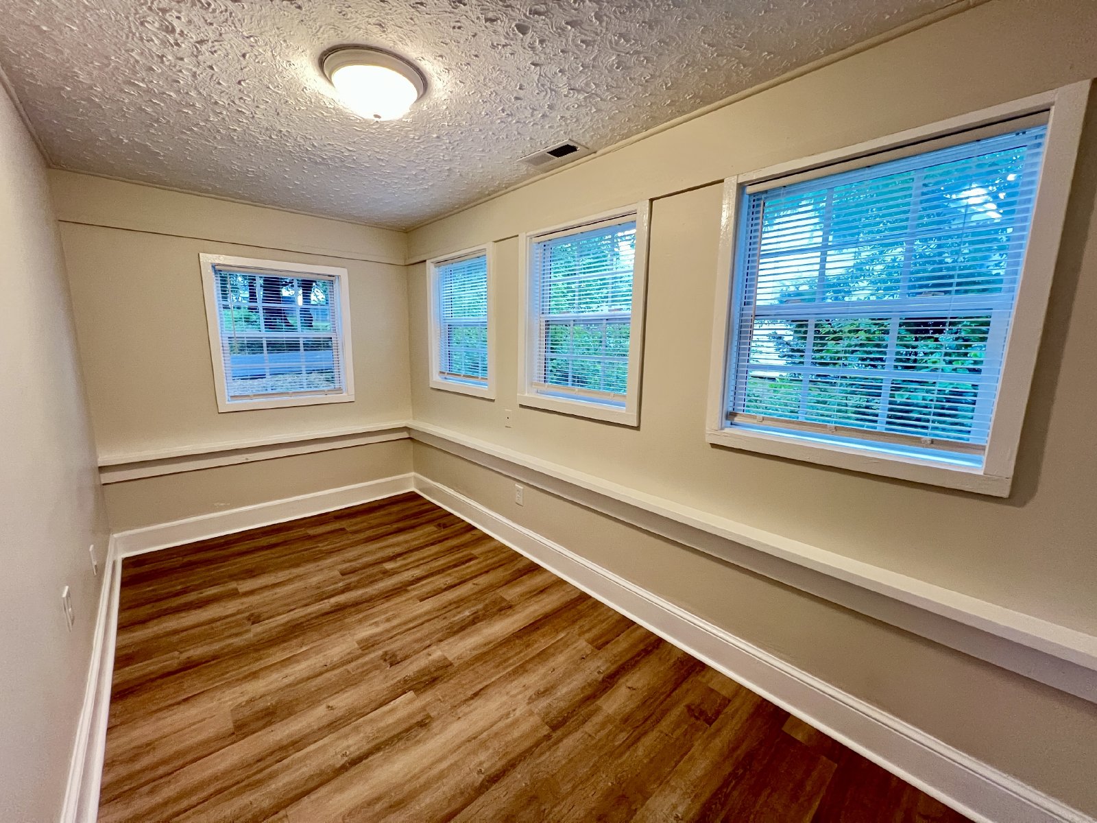 Classic Comfort on North Washington Street! property image