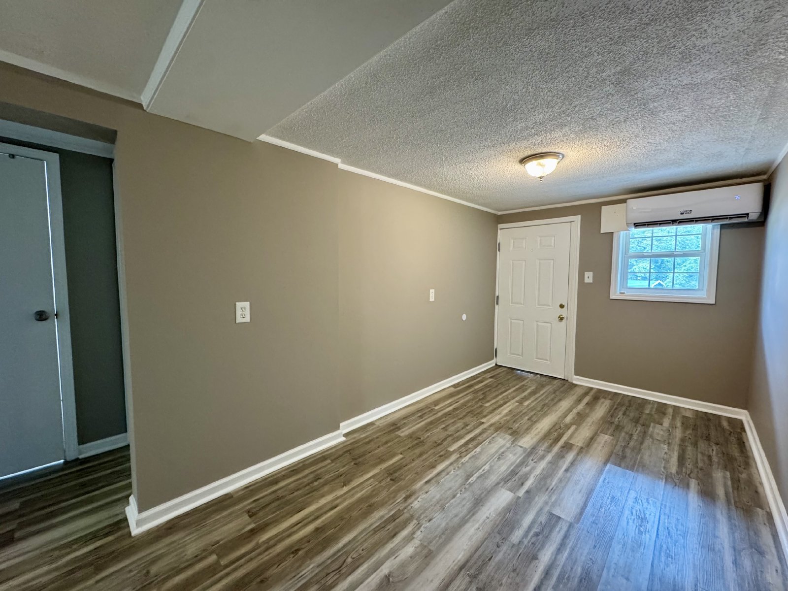 Location, Community, Quality Living. It Starts Here! MONTH TO MONTH LEASE ONLY property image