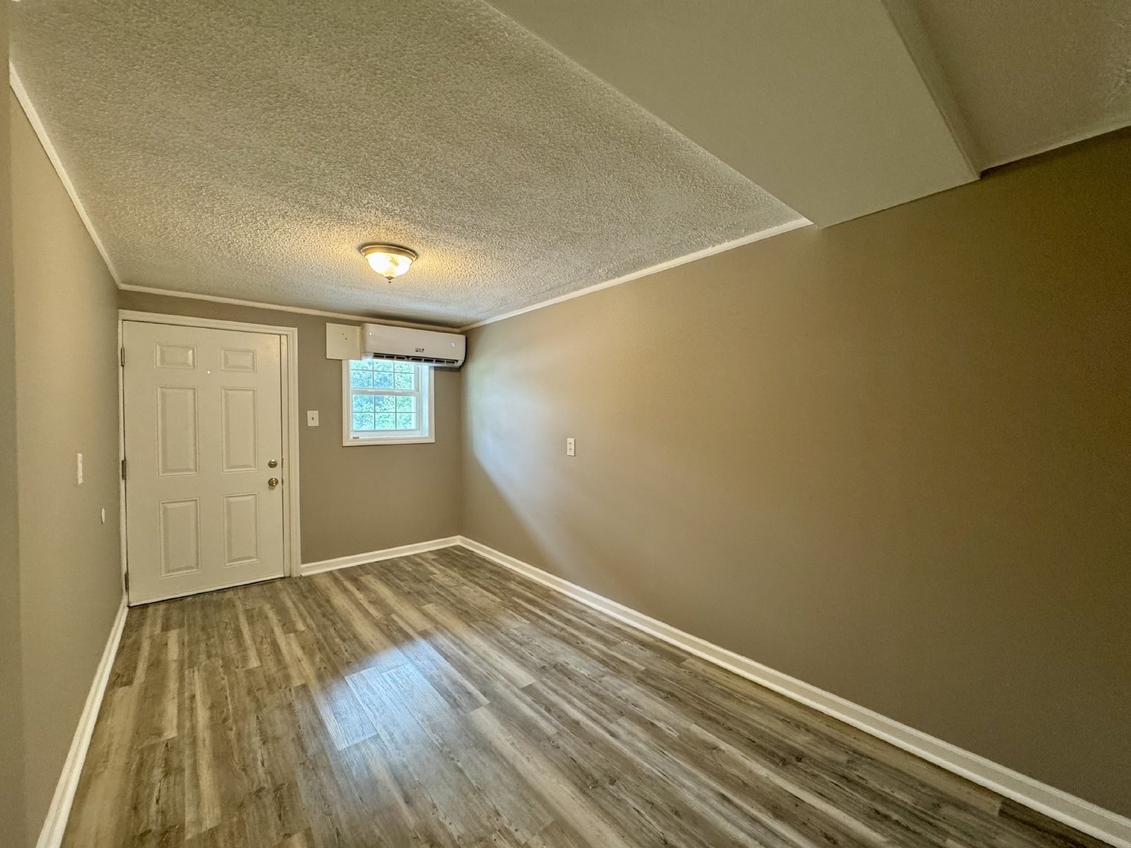 Location, Community, Quality Living. It Starts Here! MONTH TO MONTH LEASE ONLY property image