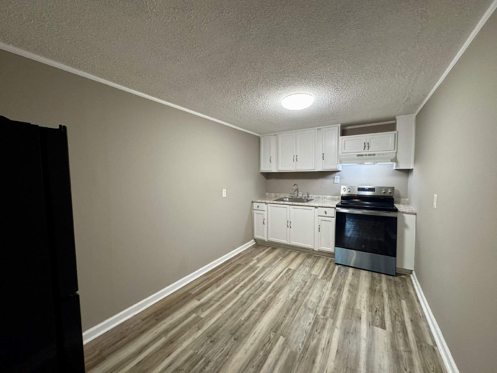 Location, Community, Quality Living. It Starts Here! MONTH TO MONTH LEASE ONLY property image