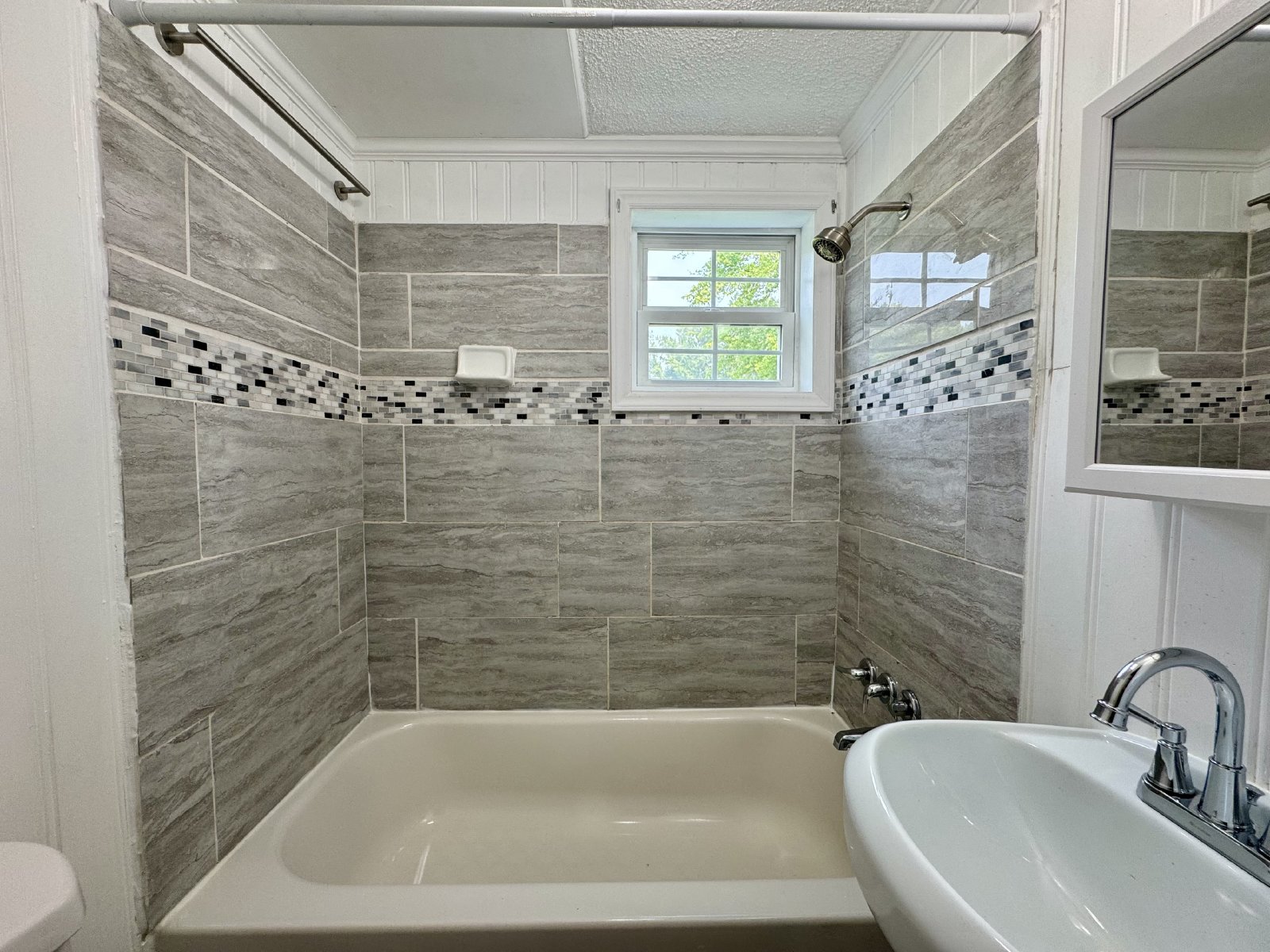 Location, Community, Quality Living. It Starts Here! MONTH TO MONTH LEASE ONLY property image