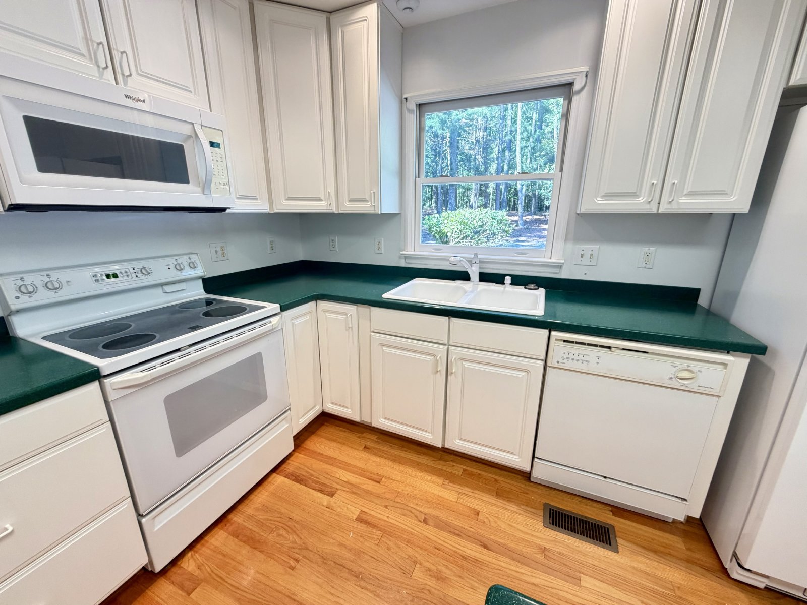 3 Bedroom/3 Bathroom Home on Kerr Lake that includes 3 Bonus Rooms property image