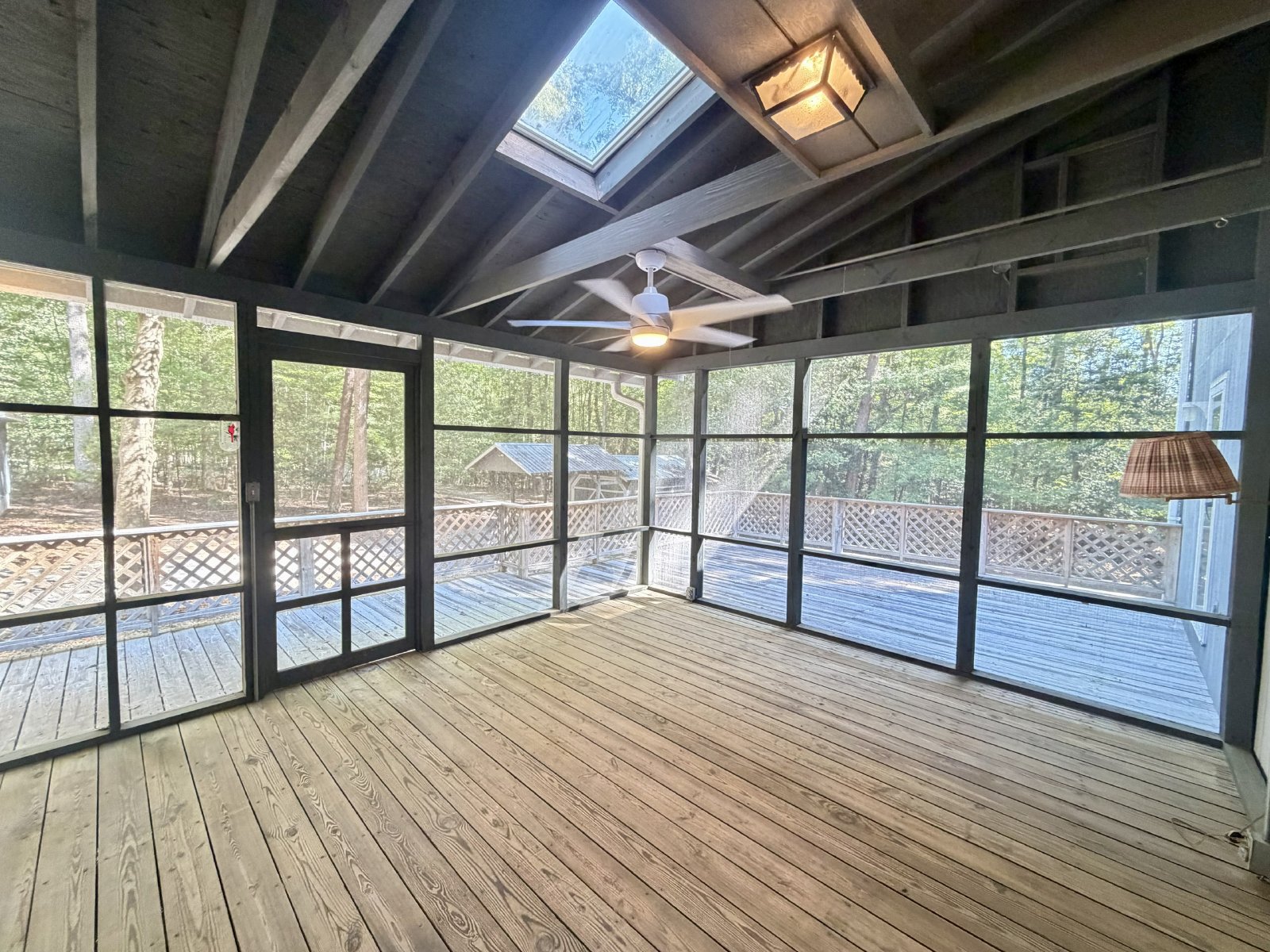 3 Bedroom/3 Bathroom Home on Kerr Lake that includes 3 Bonus Rooms property image