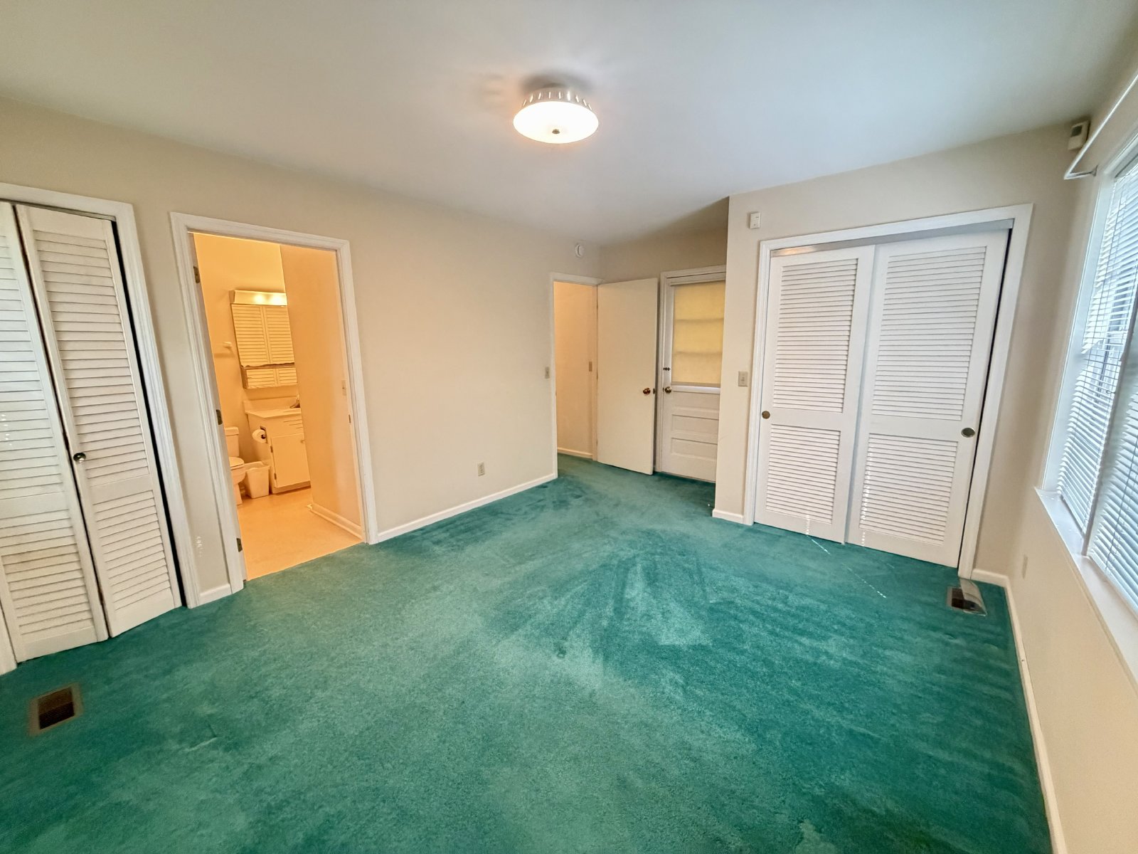 3 Bedroom/3 Bathroom Home on Kerr Lake that includes 3 Bonus Rooms property image