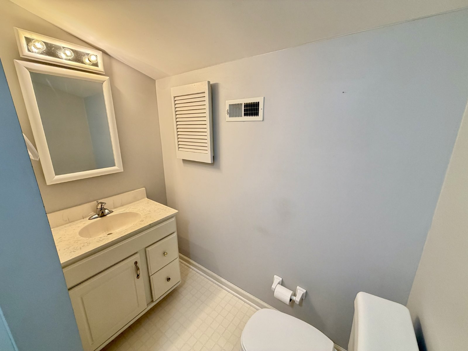 3 Bedroom/3 Bathroom Home on Kerr Lake that includes 3 Bonus Rooms property image