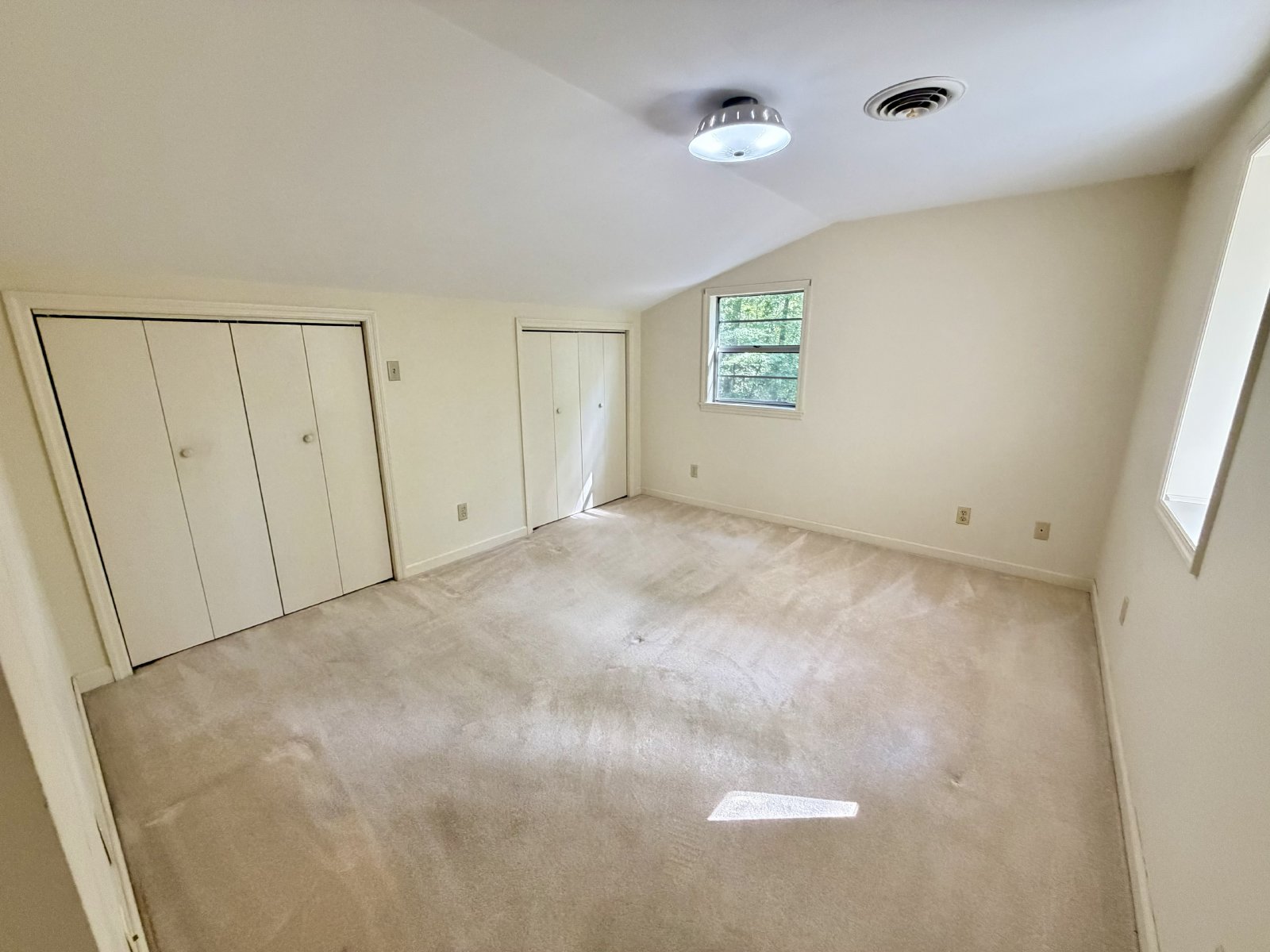 3 Bedroom/3 Bathroom Home on Kerr Lake that includes 3 Bonus Rooms property image