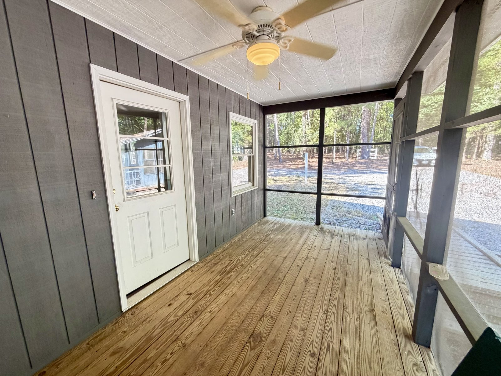 3 Bedroom/3 Bathroom Home on Kerr Lake that includes 3 Bonus Rooms property image