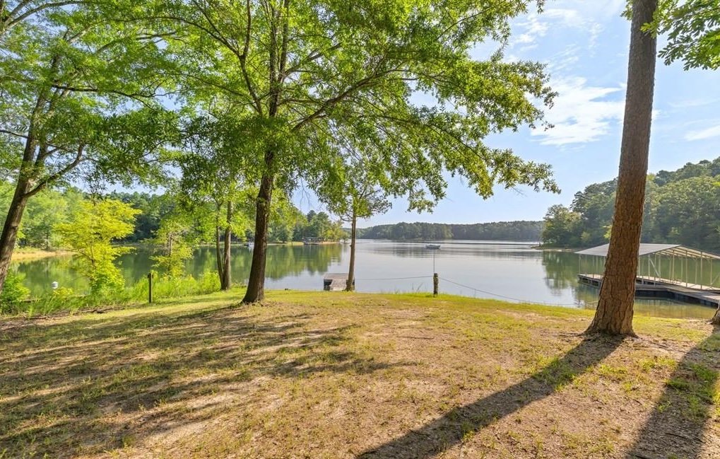 3 Bedroom/3 Bathroom Home on Kerr Lake that includes 3 Bonus Rooms property image