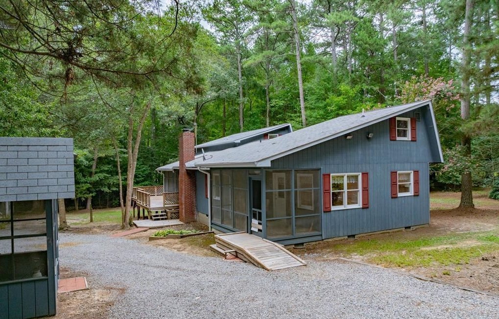 3 Bedroom/3 Bathroom Home on Kerr Lake that includes 3 Bonus Rooms property image