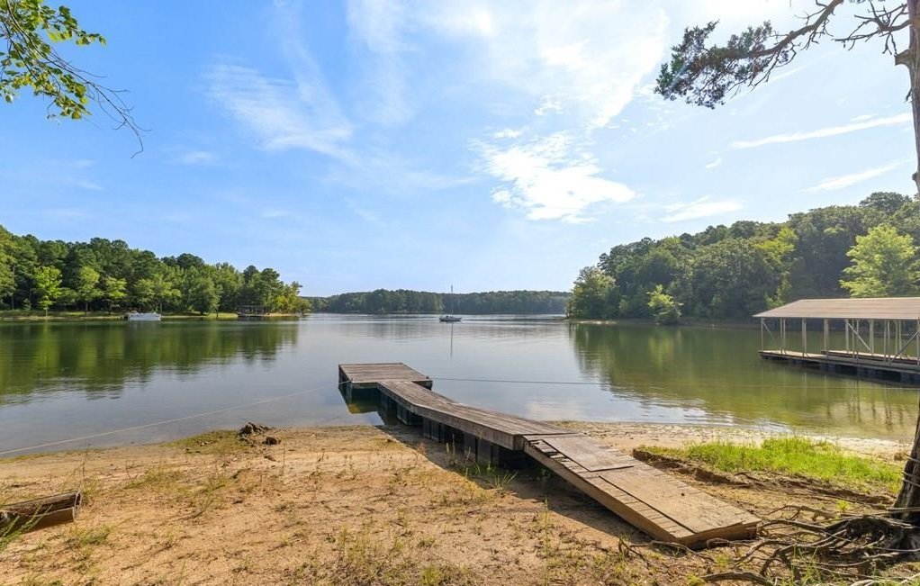 3 Bedroom/3 Bathroom Home on Kerr Lake that includes 3 Bonus Rooms property image