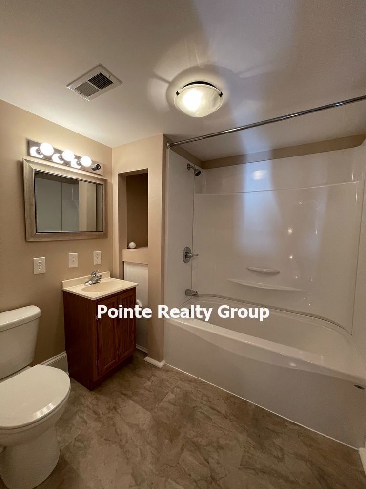 Huge Vintage Home in South Hill property image