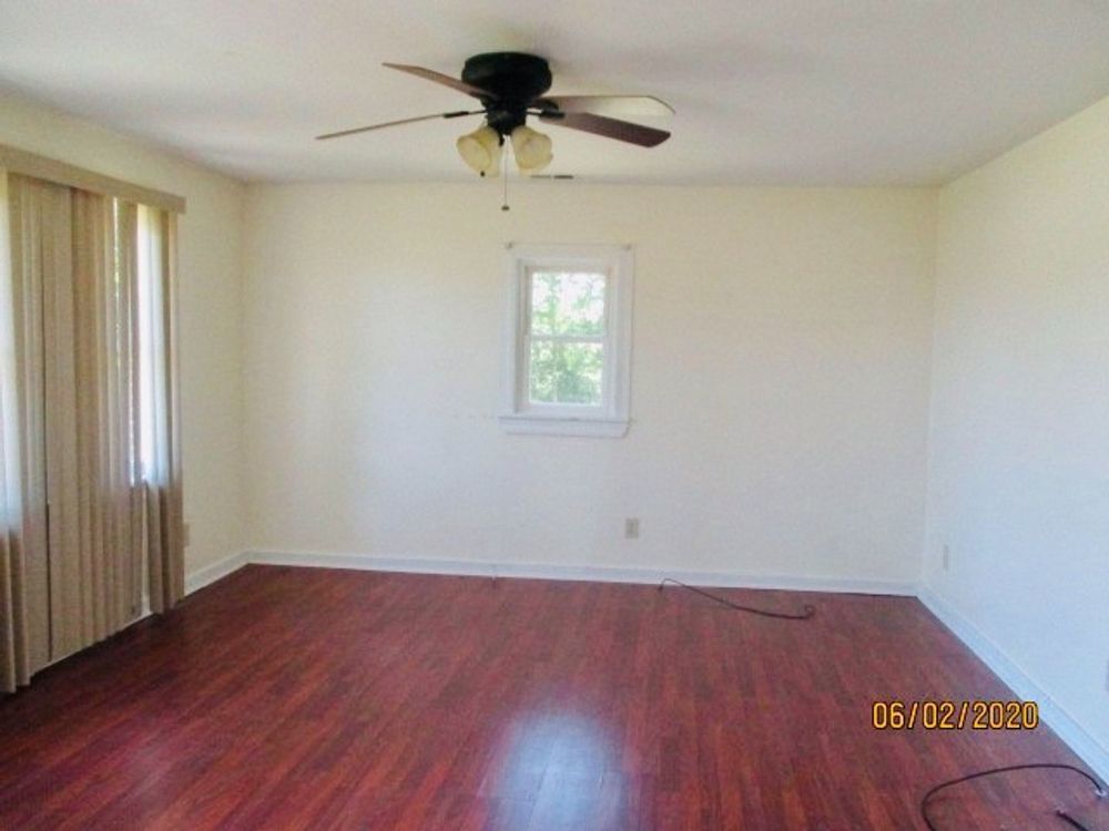 Country home that offers 3 bedrooms/1 bathroom property image