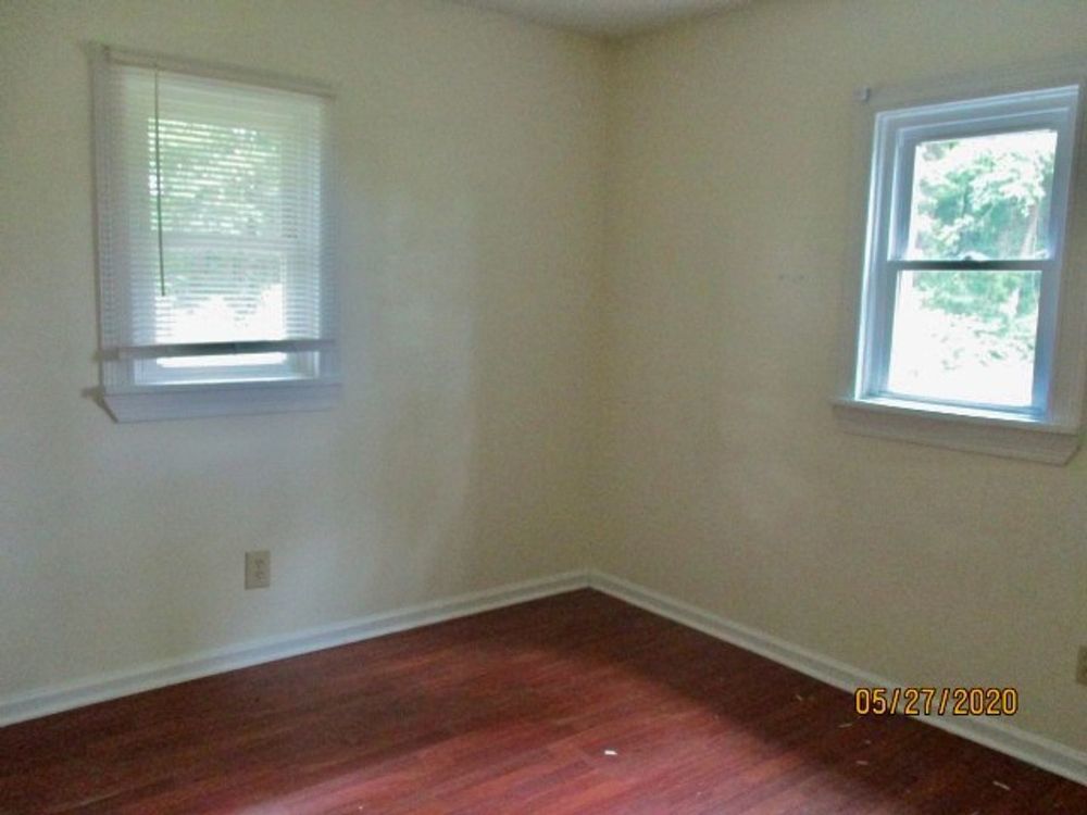 Country home that offers 3 bedrooms/1 bathroom property image