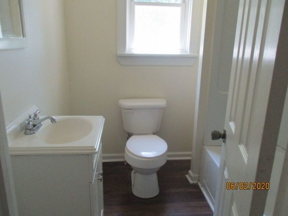 Country home that offers 3 bedrooms/1 bathroom property image