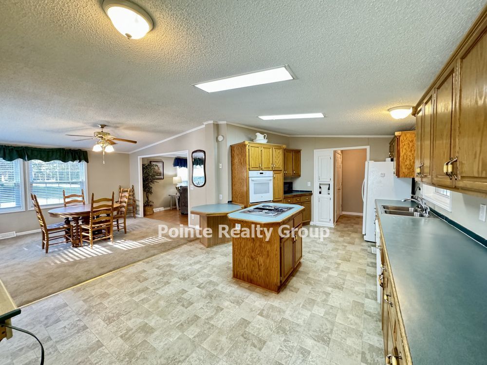 FULLY FURNISHED, ALL INCLUSIVE, LAKE ACCESS BEAUTY FOR RENT property image