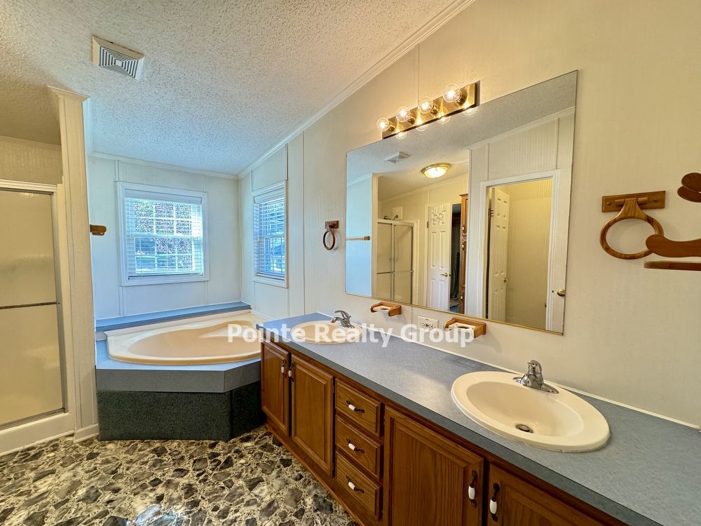 FULLY FURNISHED, ALL INCLUSIVE, LAKE ACCESS BEAUTY FOR RENT property image