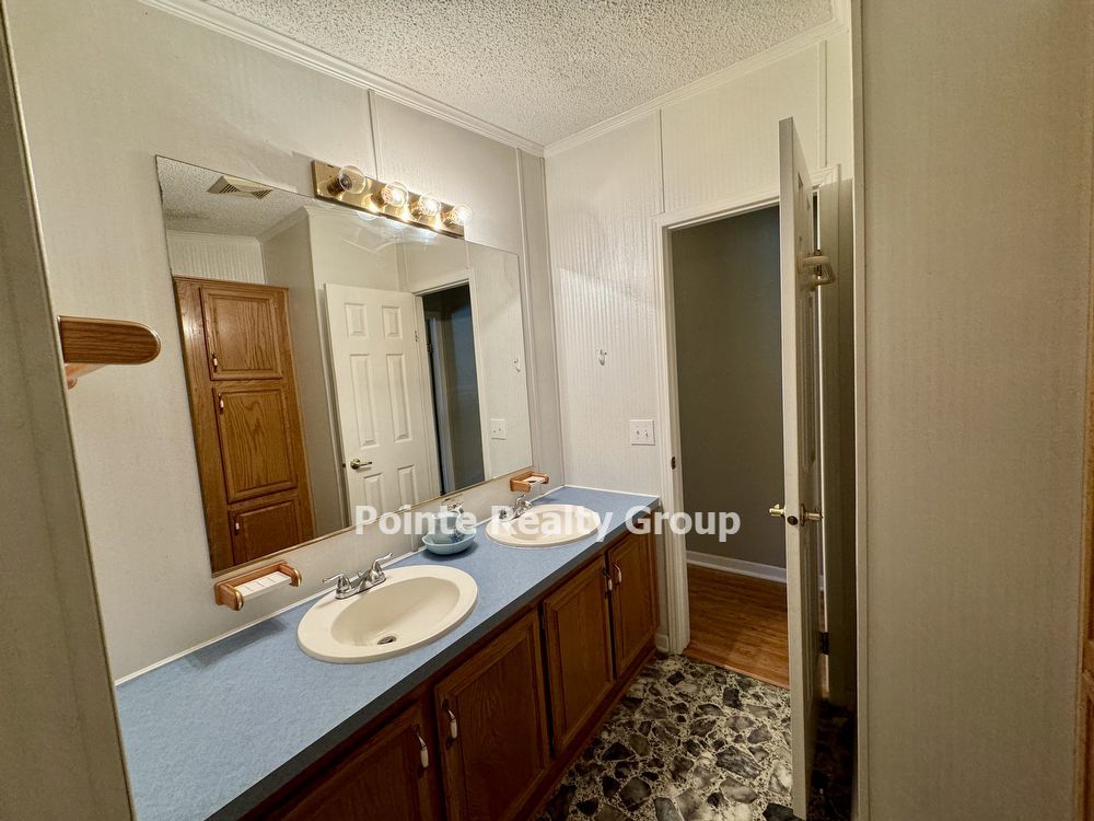 FULLY FURNISHED, ALL INCLUSIVE, LAKE ACCESS BEAUTY FOR RENT property image