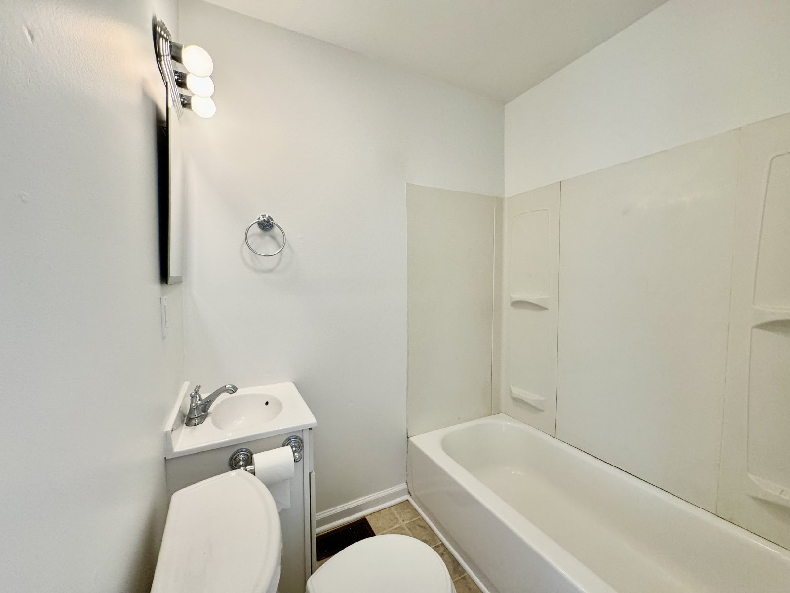 Lovely 2 Bedroom Rancher… Waiting for You to Make it Home! property image