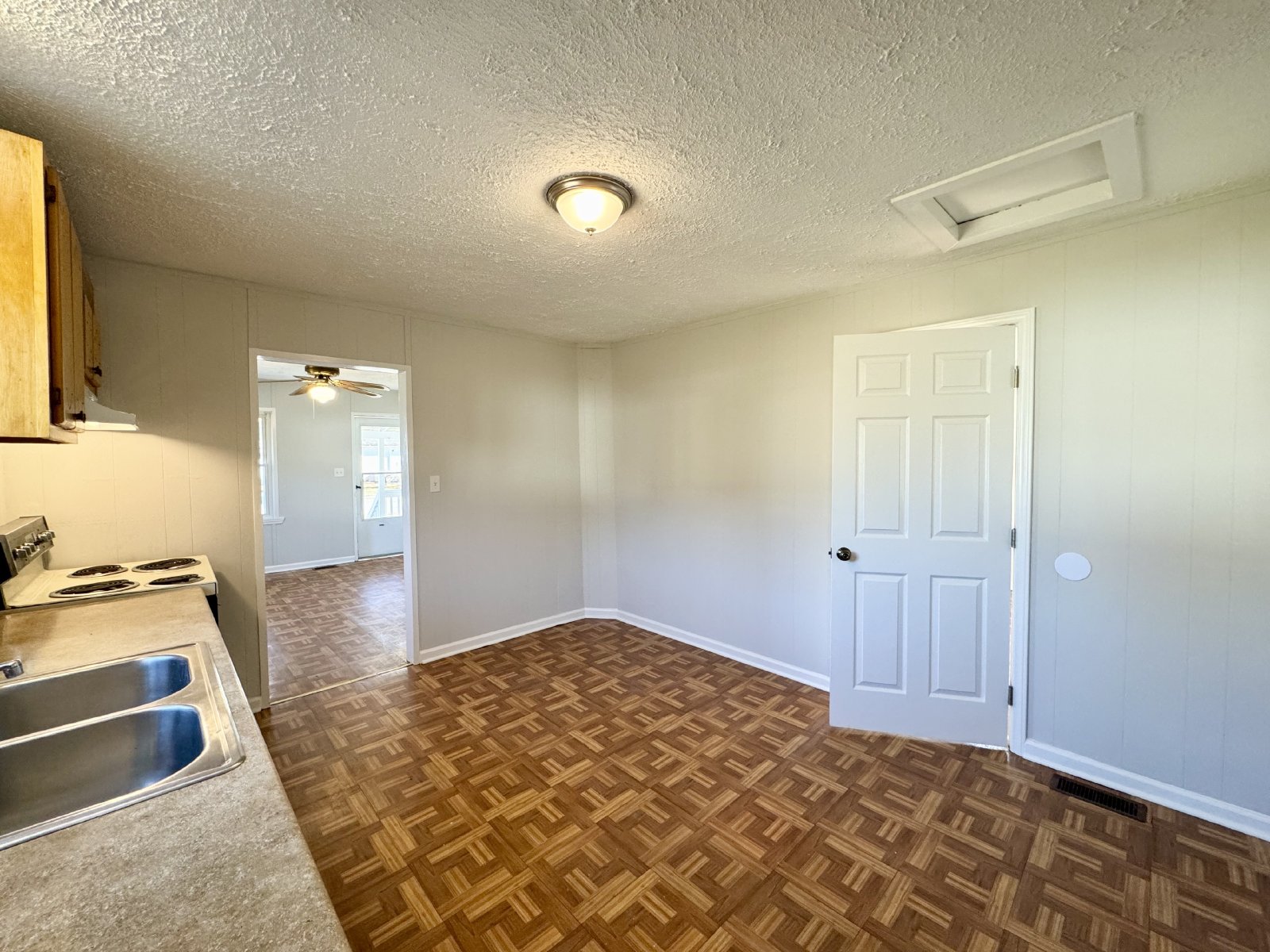 Lovely 2 Bedroom Rancher… Waiting for You to Make it Home! property image