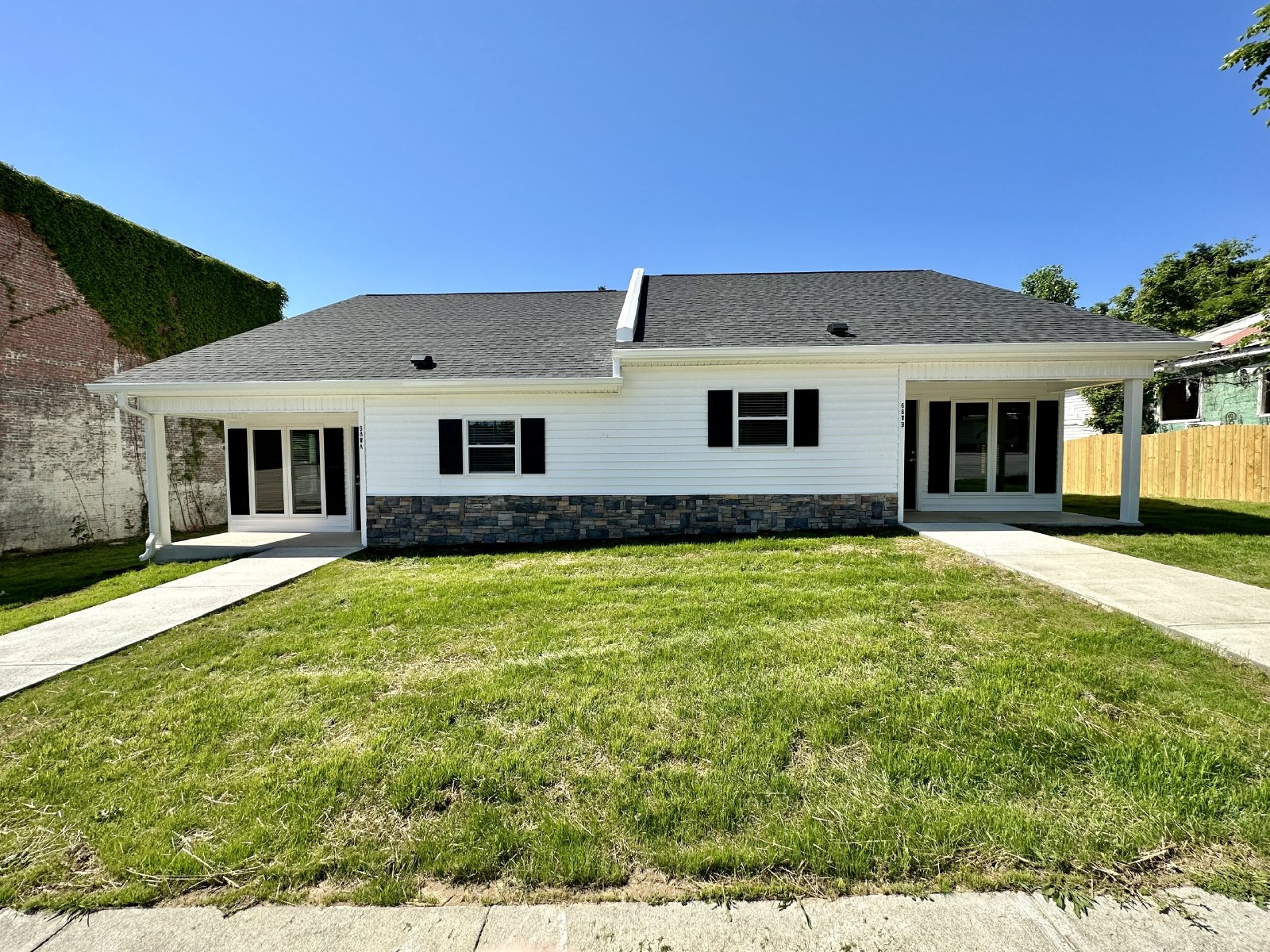 3 Bedroom/2 Bathroom Home that Includes Detached Garage and Lawn Maintenance property image