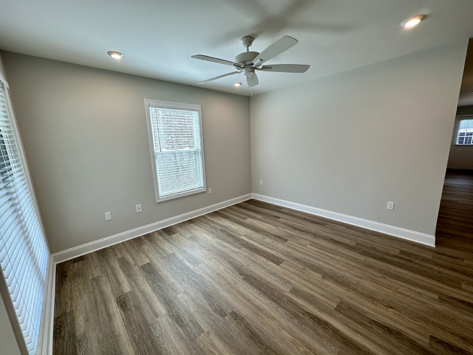 3 Bedroom/2 Bathroom Home that Includes Detached Garage and Lawn Maintenance property image