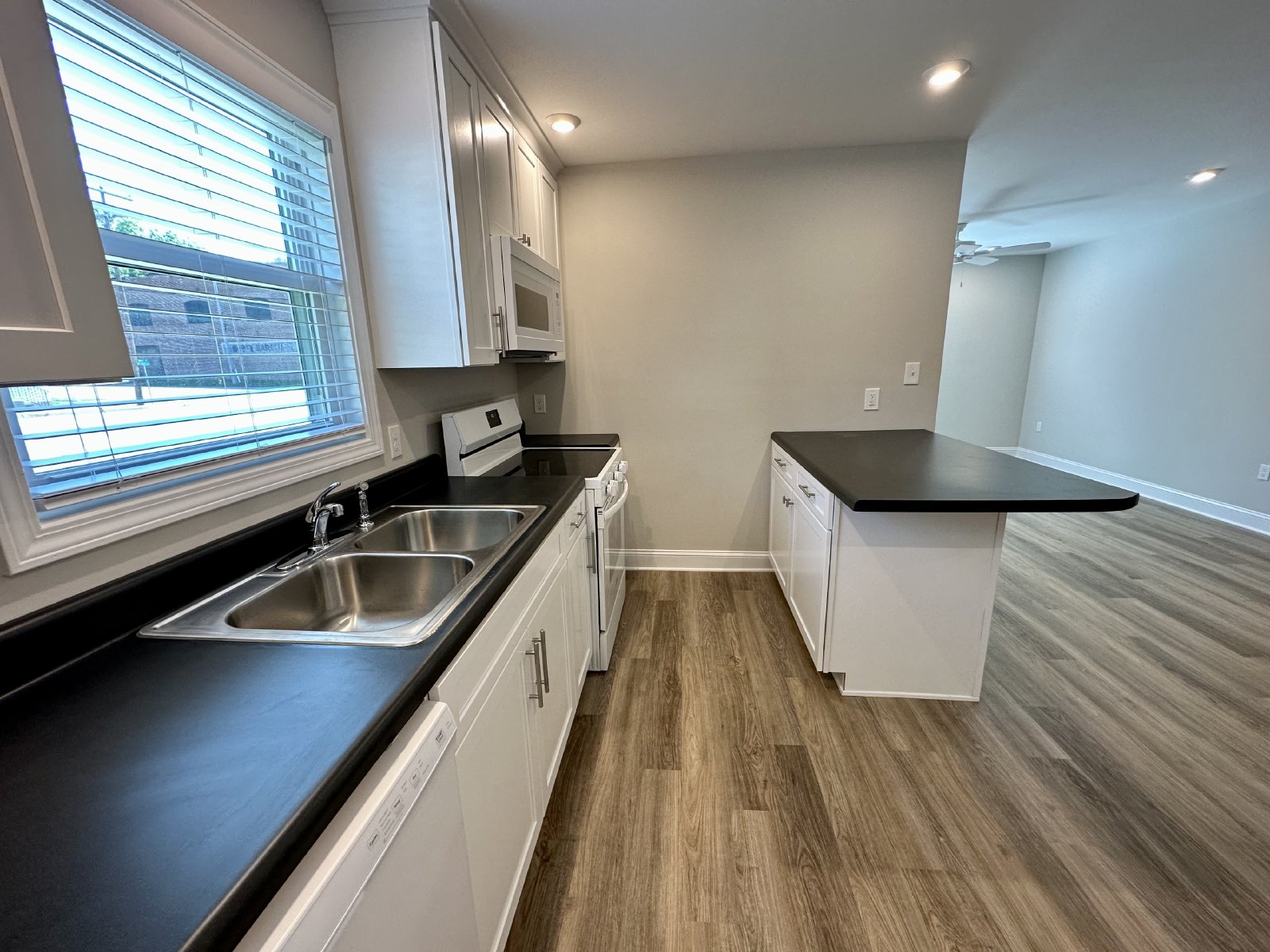 3 Bedroom/2 Bathroom Home that Includes Detached Garage and Lawn Maintenance property image