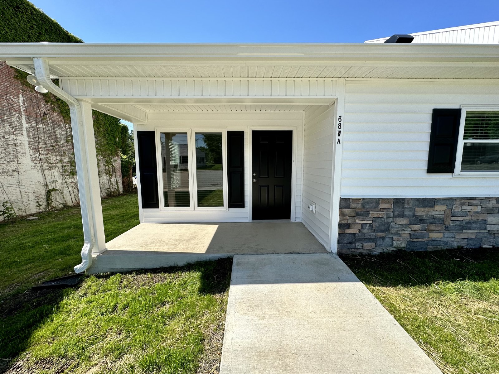 3 Bedroom/2 Bathroom Home that Includes Detached Garage and Lawn Maintenance property image