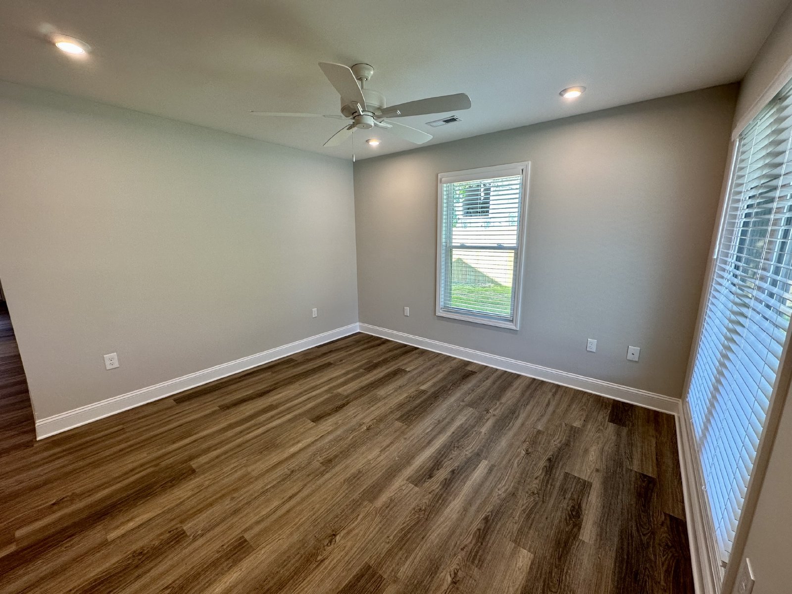 3 Bedroom/2 Bathroom Home that Includes Detached Garage and Lawn Maintenance property image