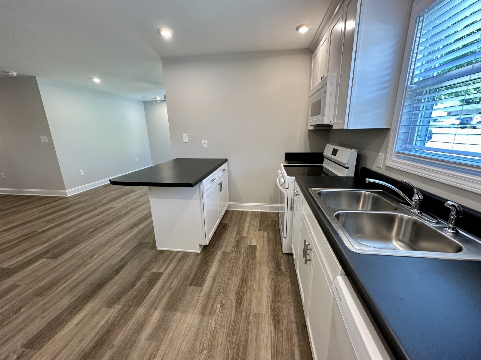 3 Bedroom/2 Bathroom Home that Includes Detached Garage and Lawn Maintenance property image