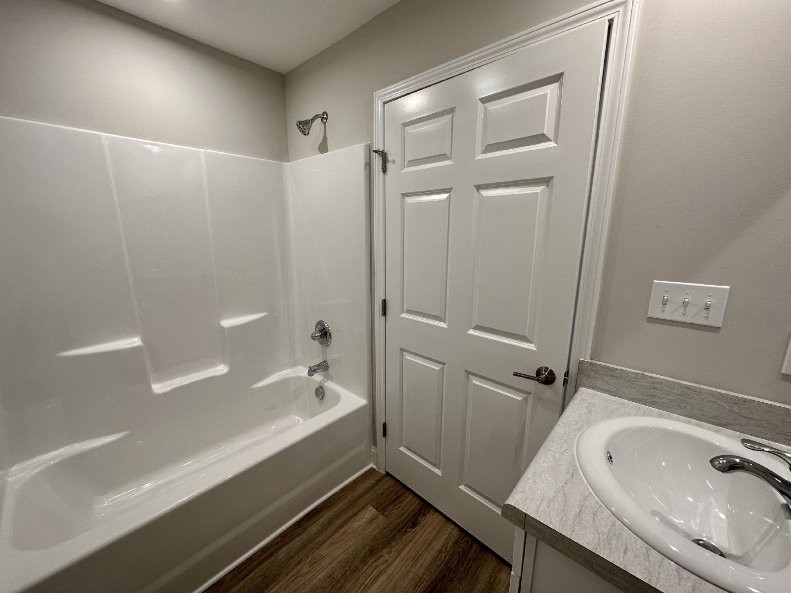 3 Bedroom/2 Bathroom Home that Includes Detached Garage and Lawn Maintenance property image
