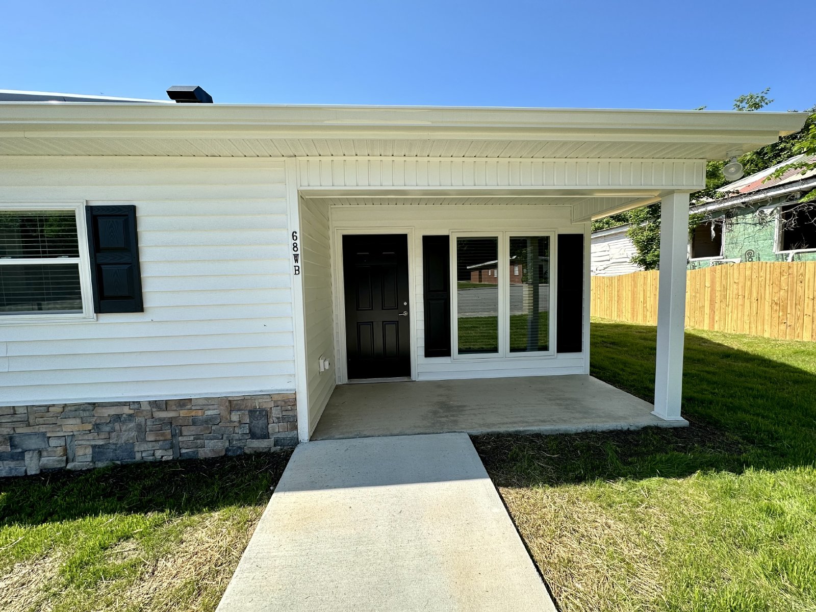 3 Bedroom/2 Bathroom Home that Includes Detached Garage and Lawn Maintenance property image