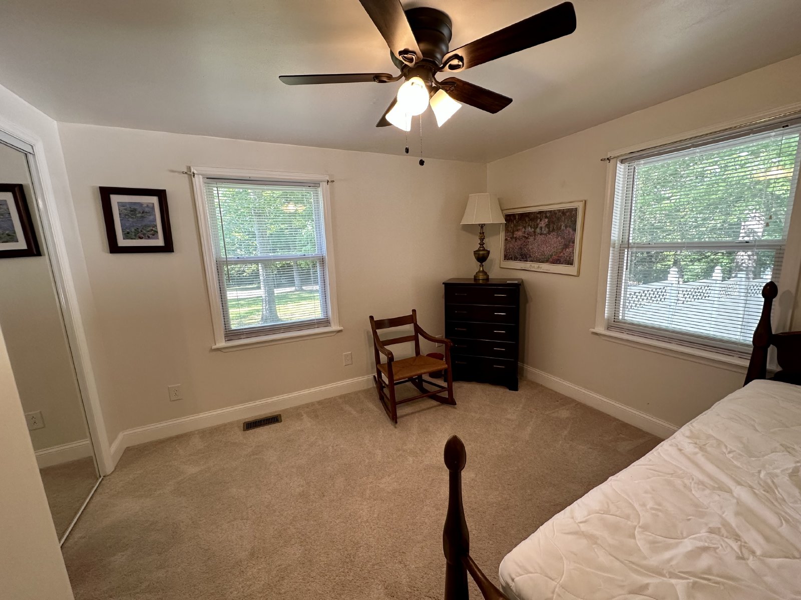 Lovely 3 bedroom/2 bathroom fully furnished home located in Tanglewood Subdivision property image