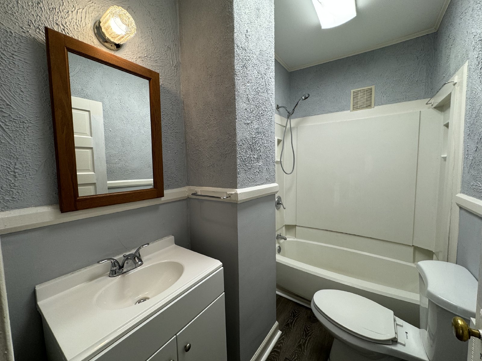 A Great Place to Call Home! Upstairs Apartment for Rent!! property image