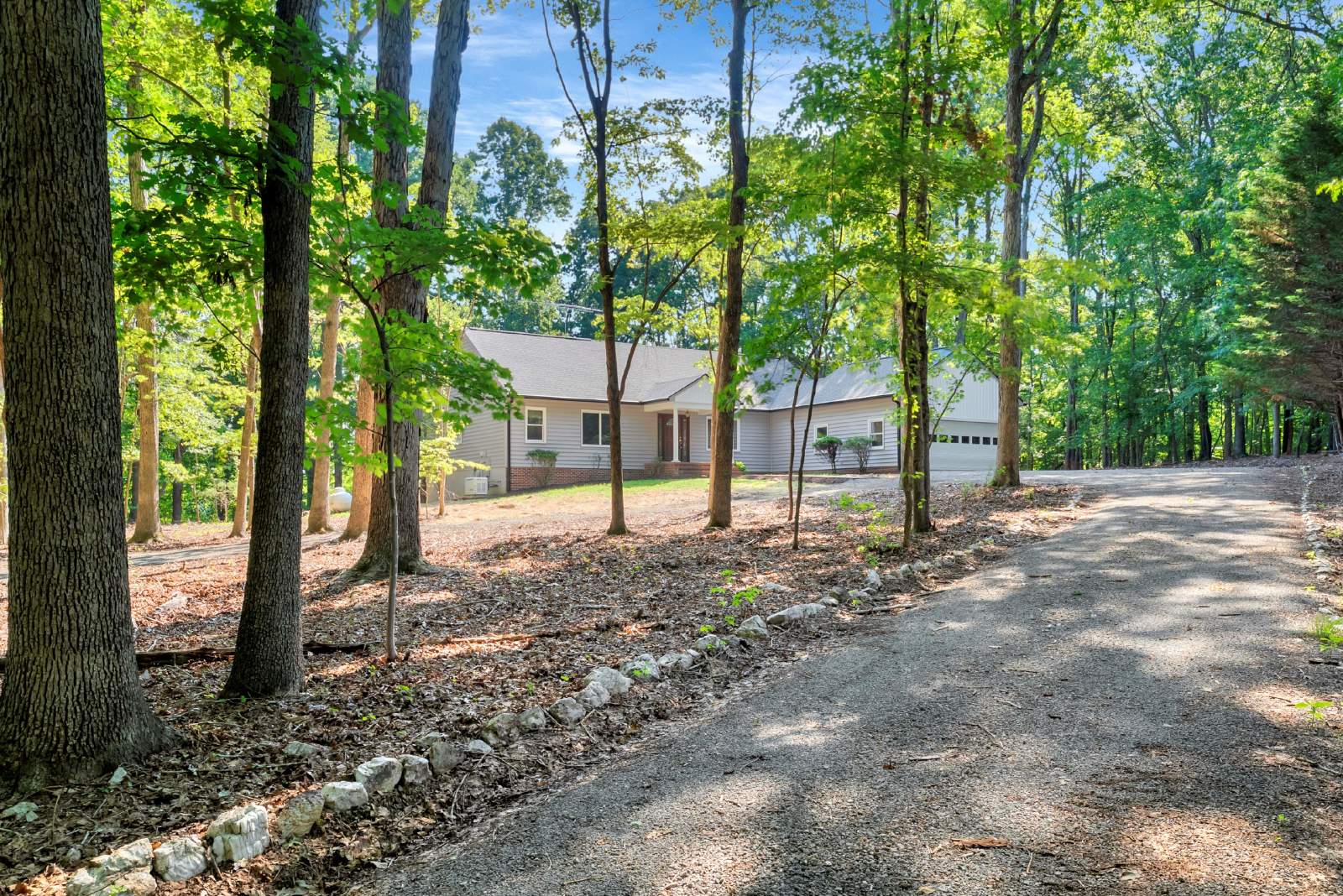 This WATERFRONT-FULLY FURNISHED-ALL INCLUSIVE HOME IS READY FOR YOU. property image