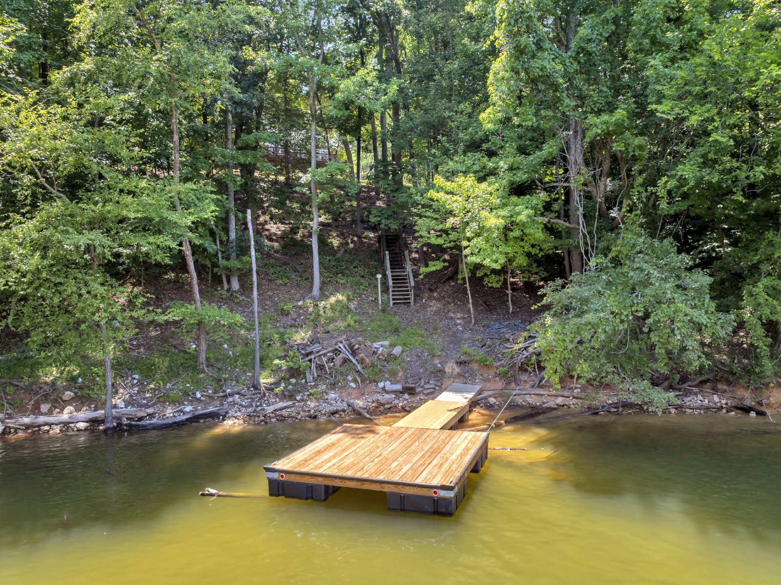 This WATERFRONT-FULLY FURNISHED-ALL INCLUSIVE HOME IS READY FOR YOU. property image