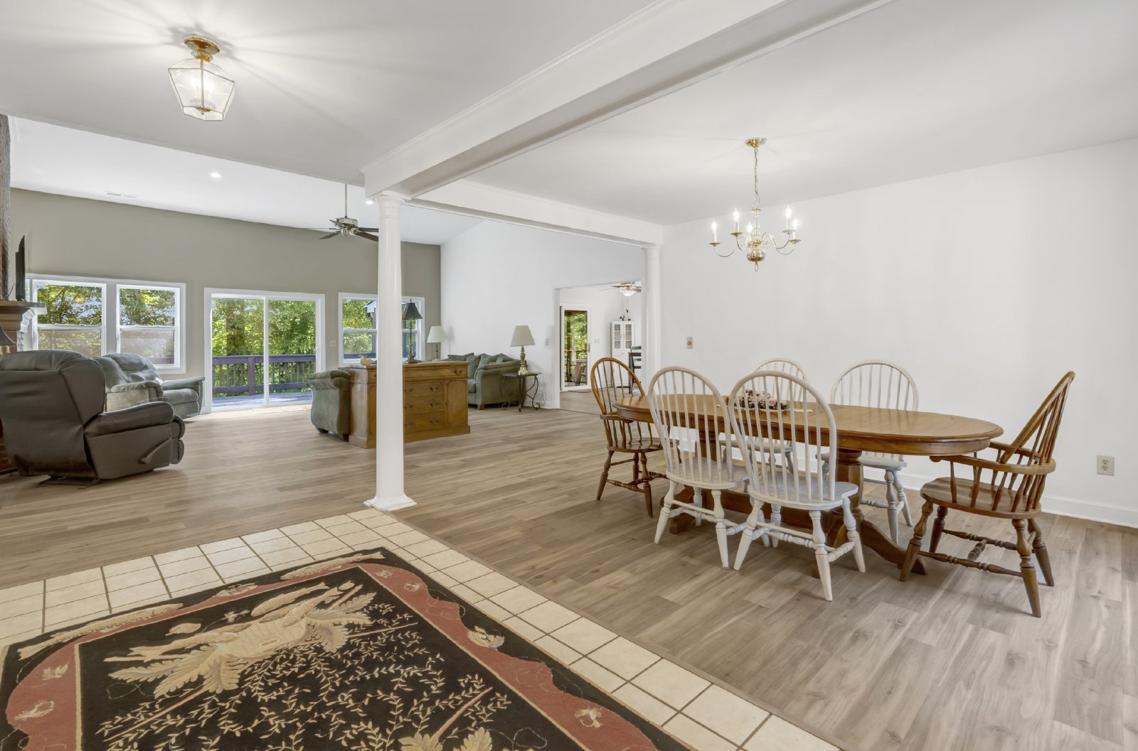 This WATERFRONT-FULLY FURNISHED-ALL INCLUSIVE HOME IS READY FOR YOU. property image