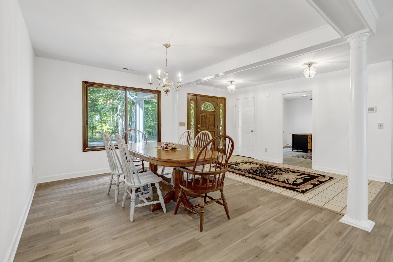 This WATERFRONT-FULLY FURNISHED-ALL INCLUSIVE HOME IS READY FOR YOU. property image