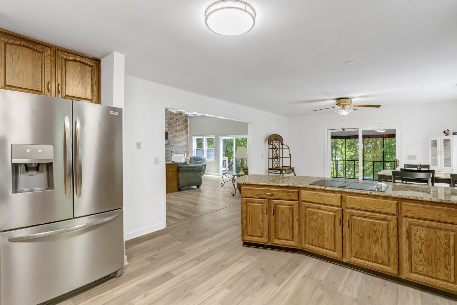 This WATERFRONT-FULLY FURNISHED-ALL INCLUSIVE HOME IS READY FOR YOU. property image