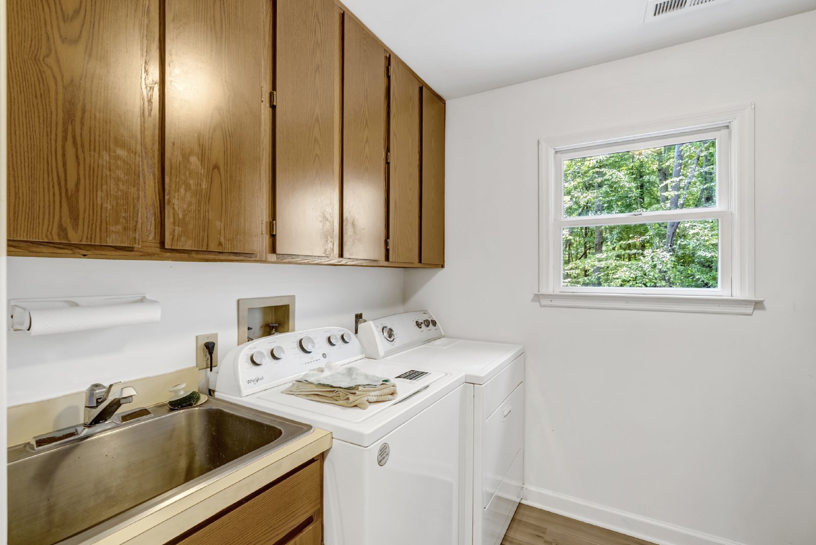 This WATERFRONT-FULLY FURNISHED-ALL INCLUSIVE HOME IS READY FOR YOU. property image