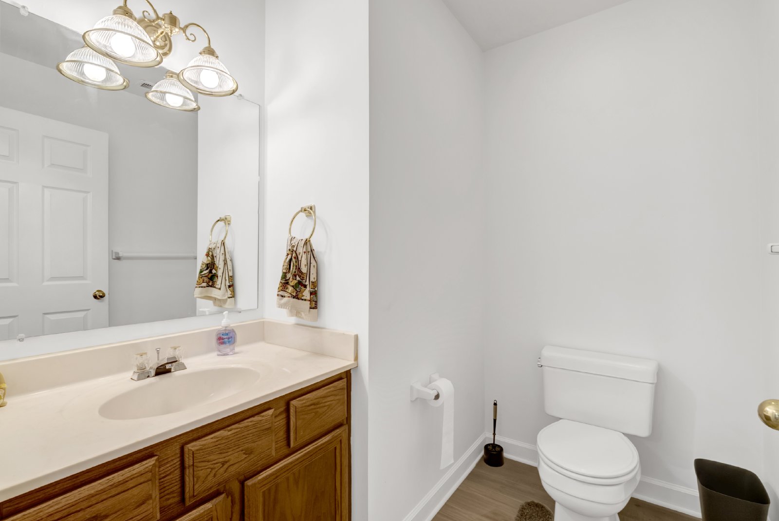 This WATERFRONT-FULLY FURNISHED-ALL INCLUSIVE HOME IS READY FOR YOU. property image