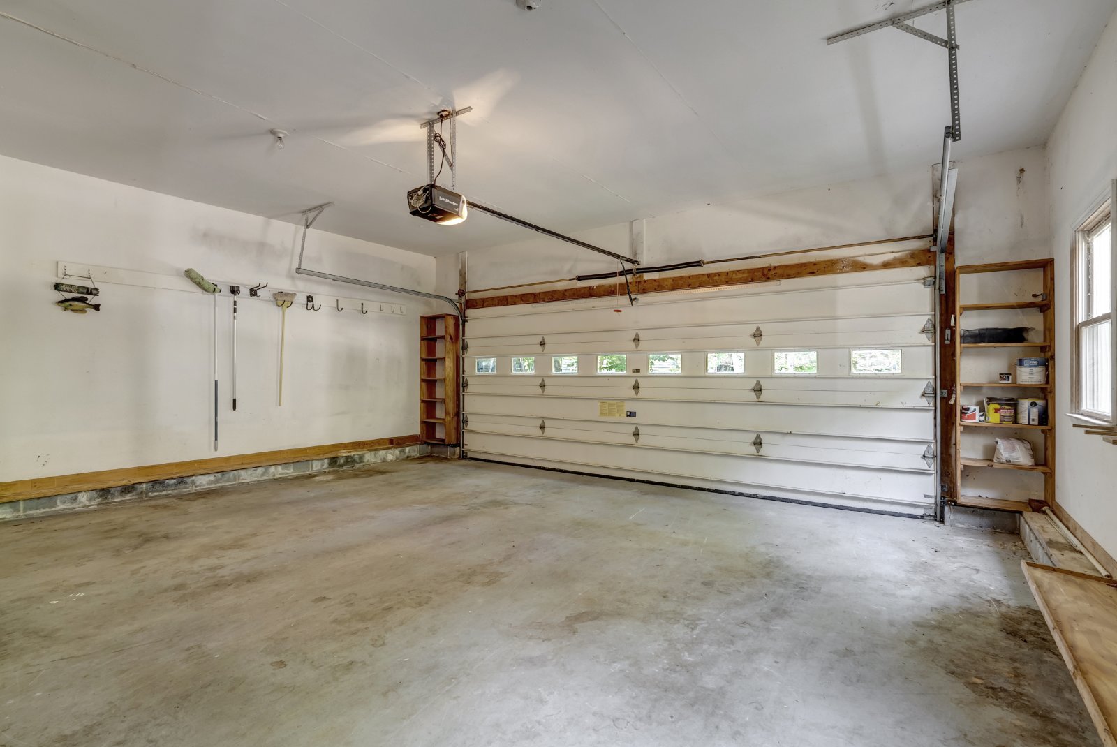 This WATERFRONT-FULLY FURNISHED-ALL INCLUSIVE HOME IS READY FOR YOU. property image