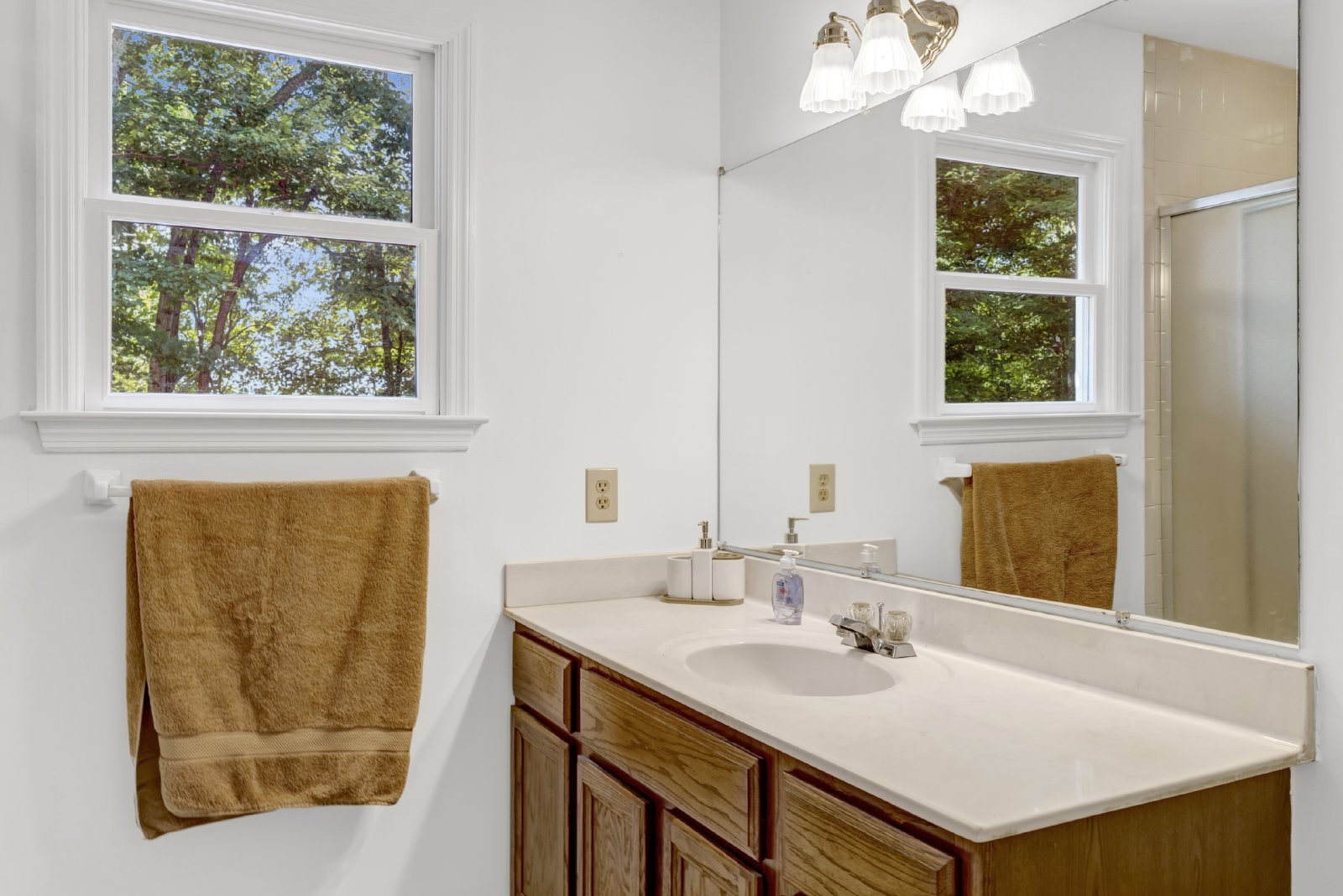 This WATERFRONT-FULLY FURNISHED-ALL INCLUSIVE HOME IS READY FOR YOU. property image