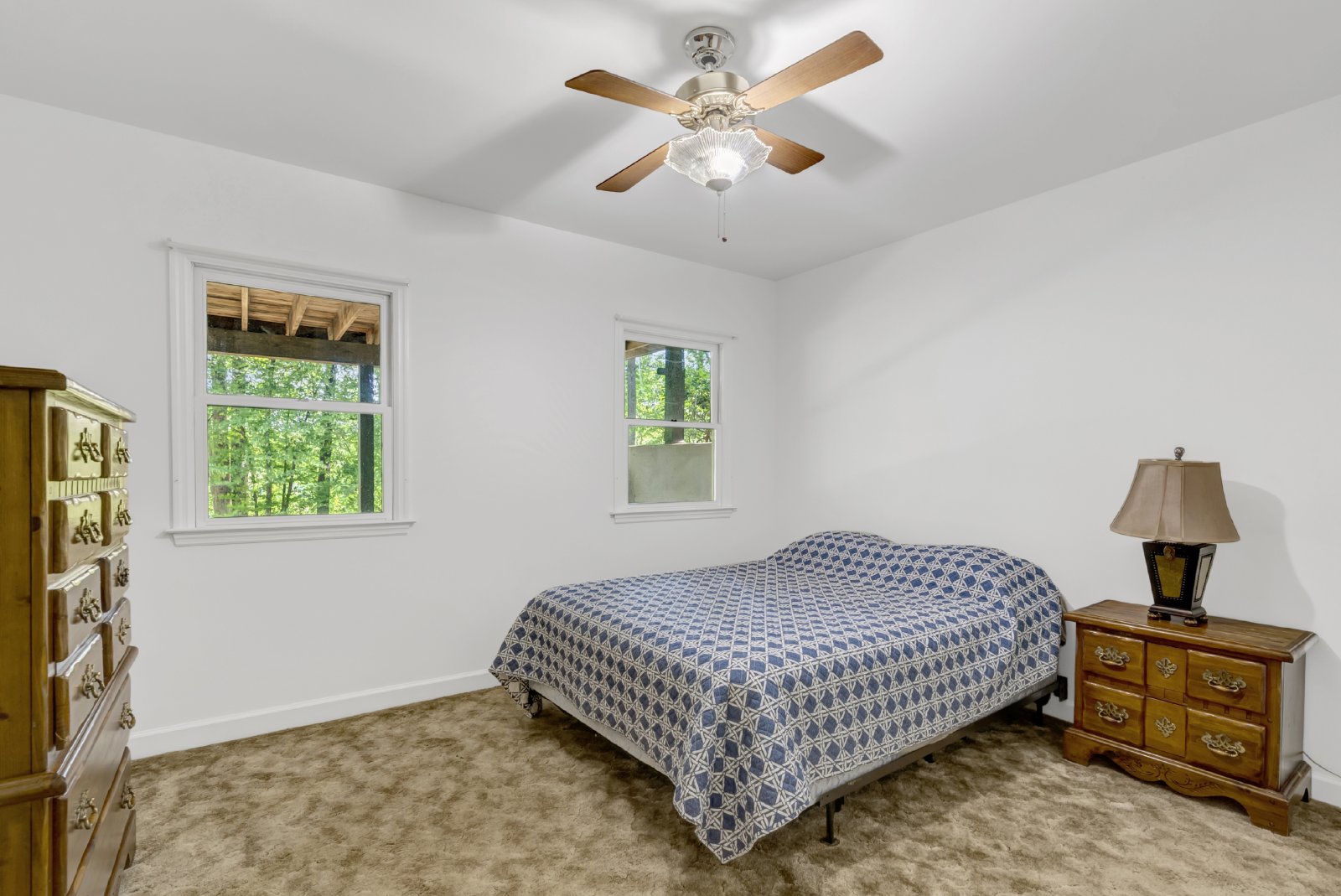 This WATERFRONT-FULLY FURNISHED-ALL INCLUSIVE HOME IS READY FOR YOU. property image