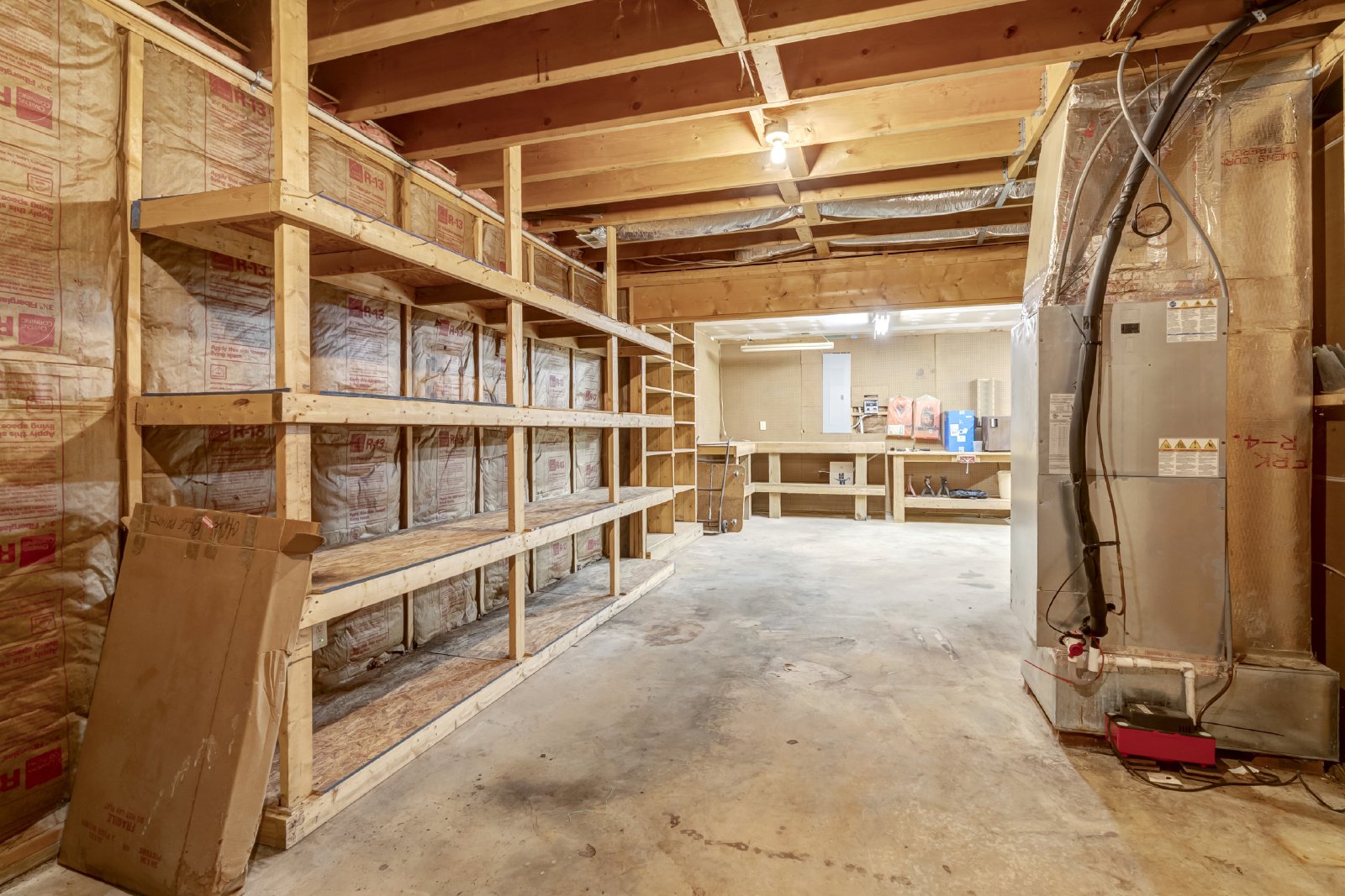 This WATERFRONT-FULLY FURNISHED-ALL INCLUSIVE HOME IS READY FOR YOU. property image