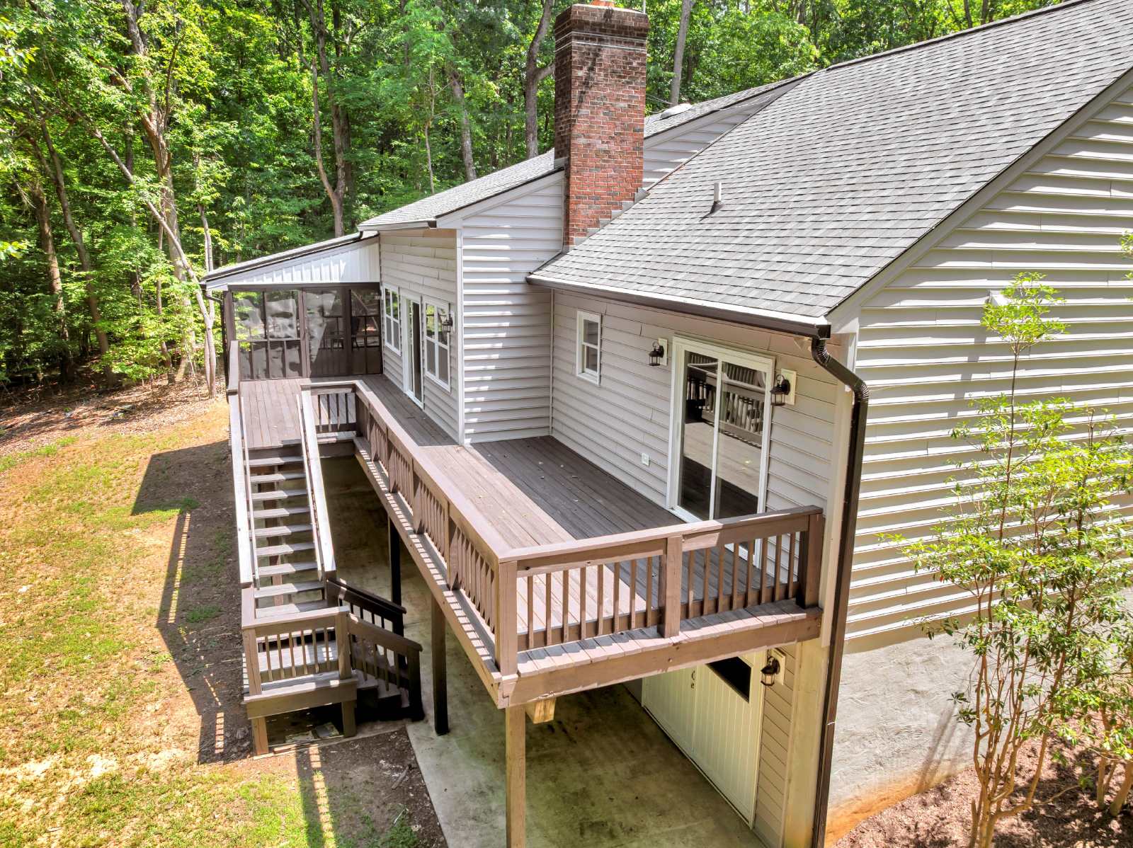 This WATERFRONT-FULLY FURNISHED-ALL INCLUSIVE HOME IS READY FOR YOU. property image